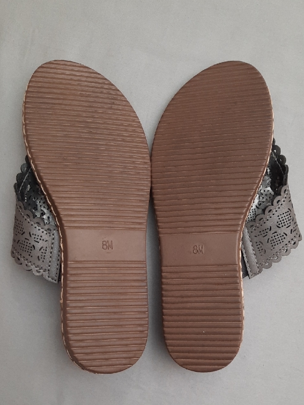 Palms Gray's Laser-Cut Thong Sandals for Women in Size 8M - Picture 8 of 10